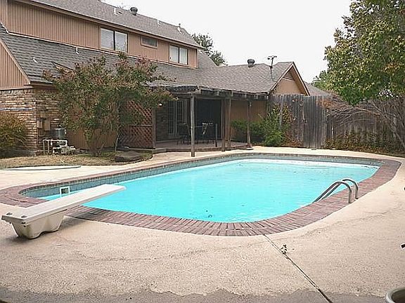 4th image of 1910 Villanova Dr