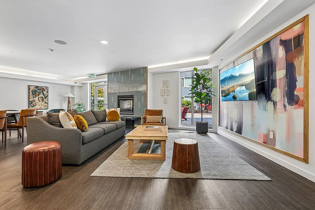 Riverpark Apartments — Photo 1