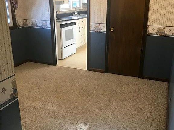 5th image of 410 Monterey Ave