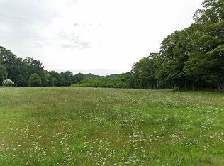 4 Fieldstone Dr, East Granby, CT 06026