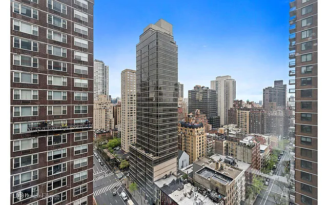 Sold by Douglas Elliman | media 21