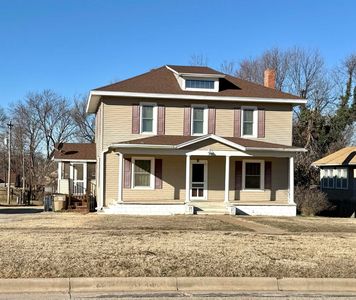 307 N Main St, Medicine Lodge, KS, 67104