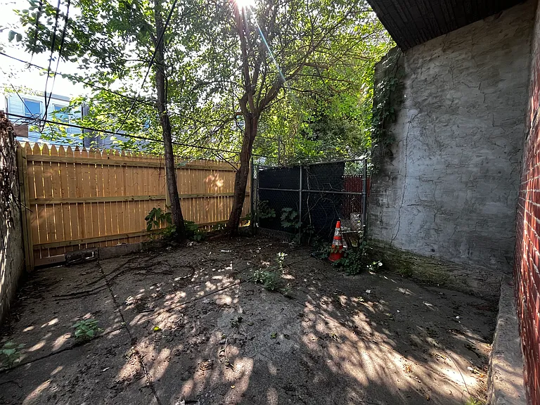1913 E Birch St — Photo 12