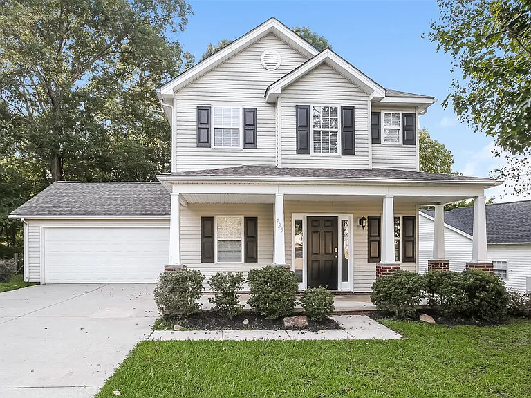 735 Continental Dr — Photo 1