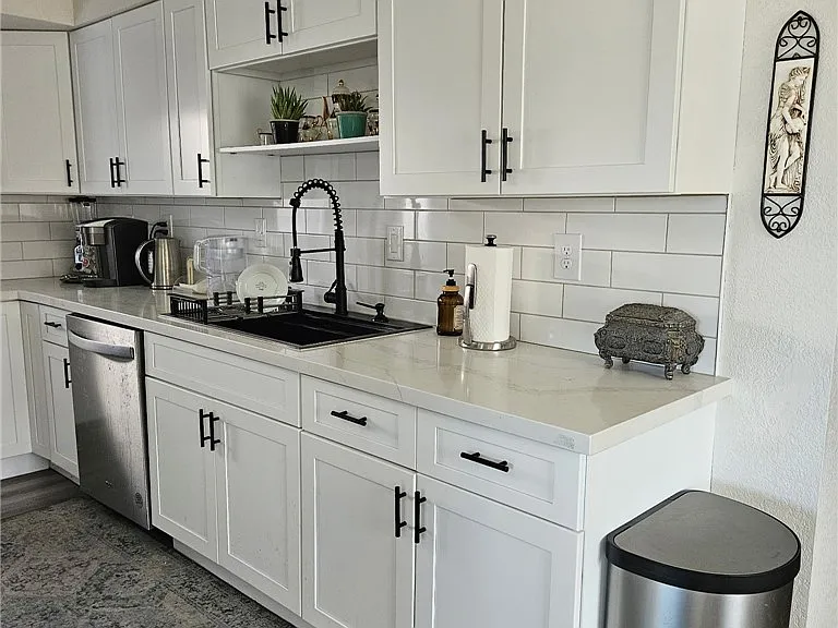 17990 Lakeview Dr — Photo 13