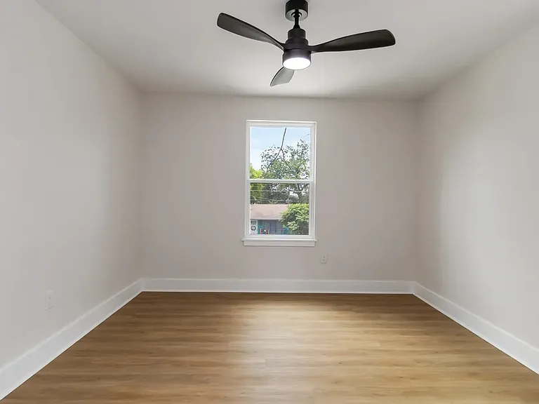 237 Carle Ave — Photo 3