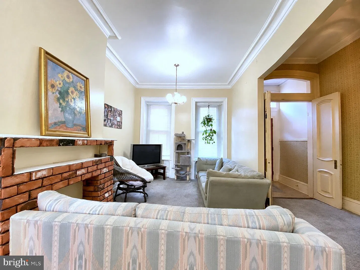 5 bed, 2.0 bath, 2221 sqft, $3,300 — Photo 3