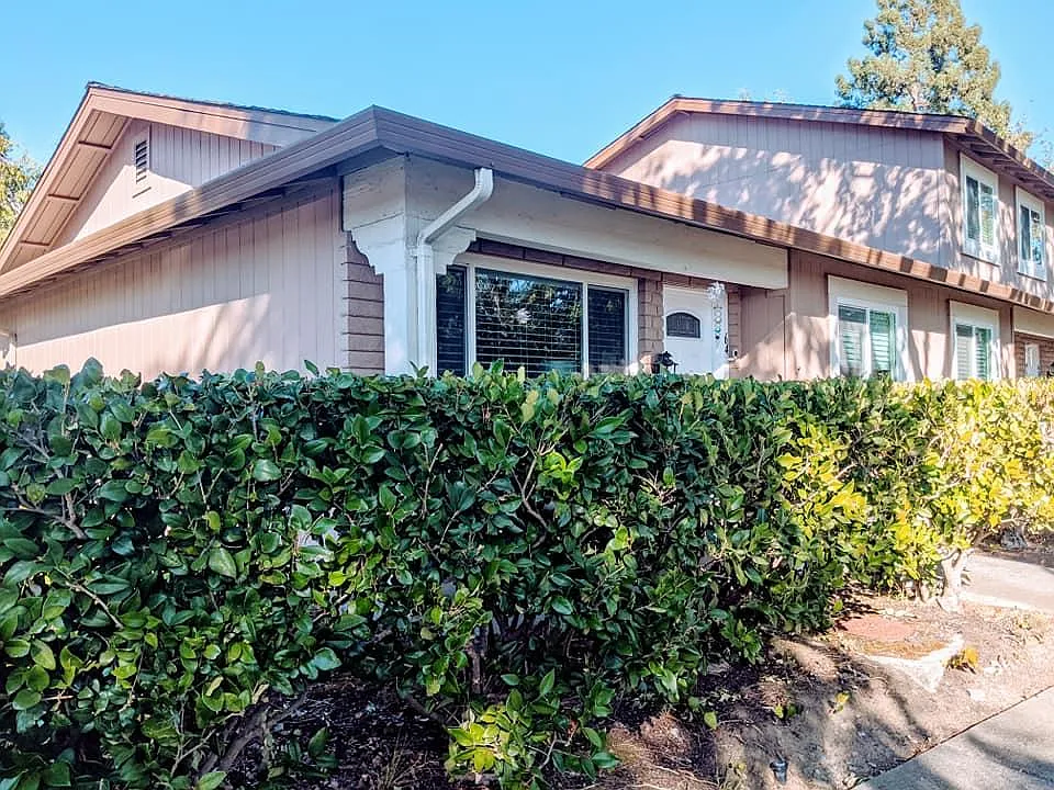 64 Fountainhead Ct — Photo 2