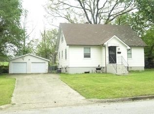 1036 Grace Ave, West Plains, MO 65775
