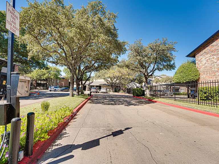 Southern Oaks — Photo 68