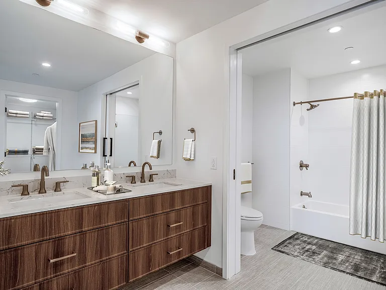212 Stuart Penthouse Bathroom