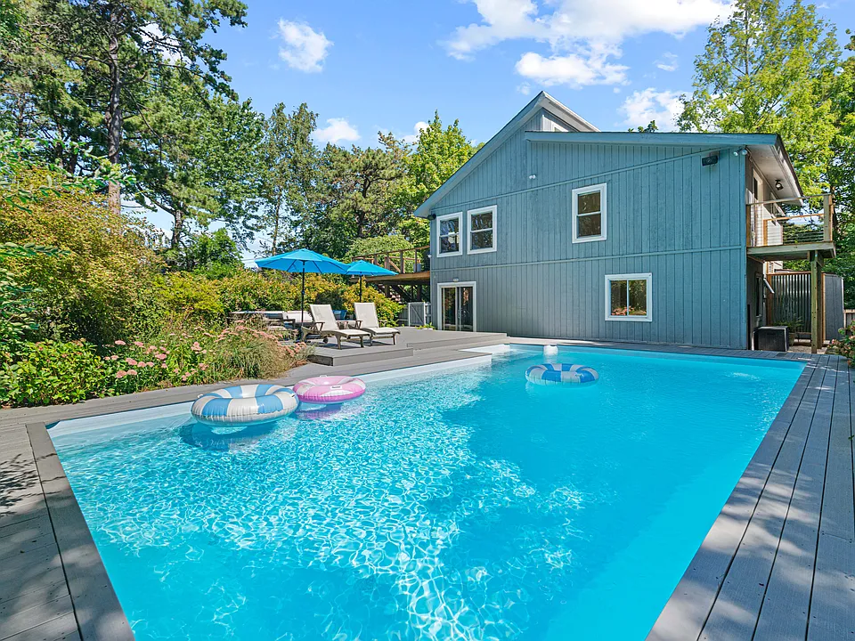 8 Longview Rd