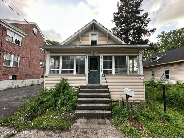 7 Frost Place, Albany, NY 12205