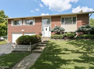 5 Sheridan Ct, Woodridge, IL