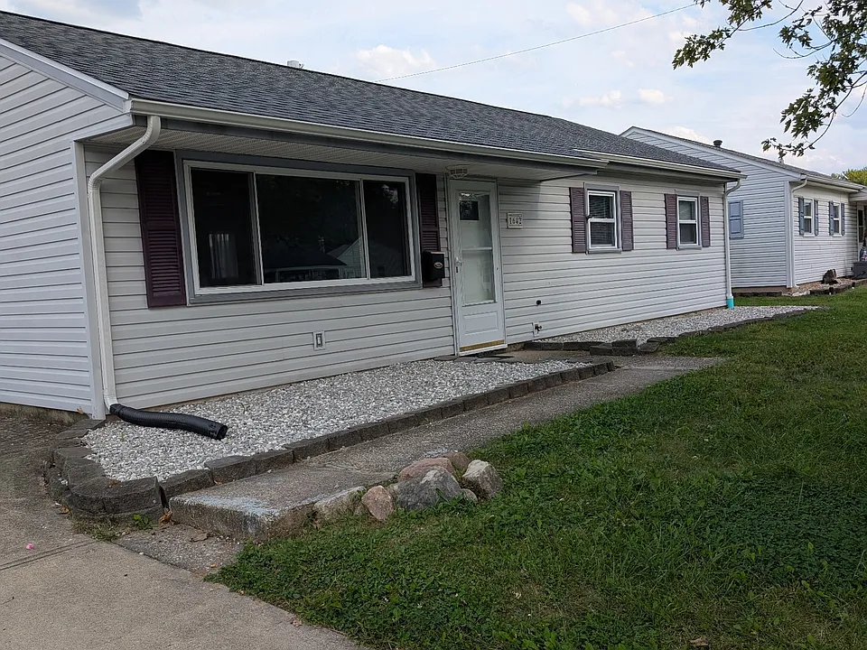 1642 Falke Dr
