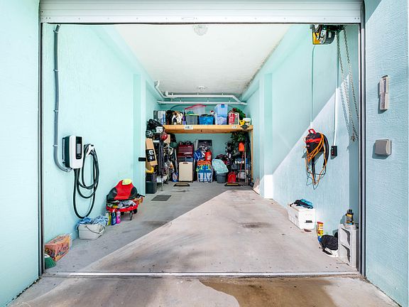 3rd image of 875 La Paloma Rd