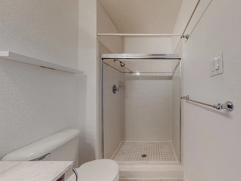 2401 San Patricio Plz — Photo 9