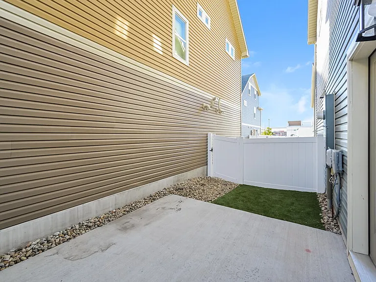 18564 E 47th Pl — Photo 17