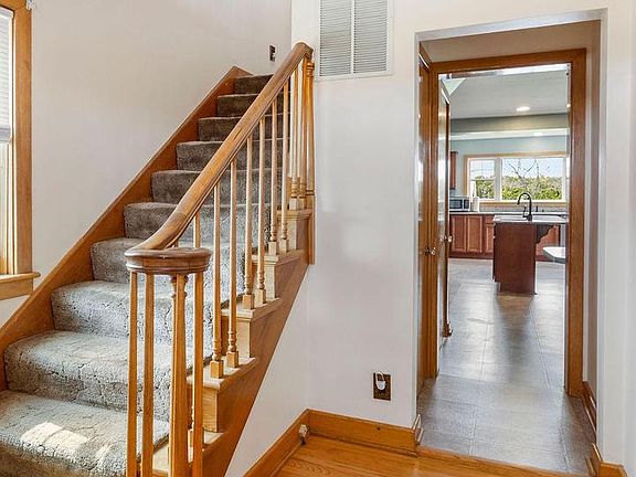 2nd image of 1241 Grandview Rd