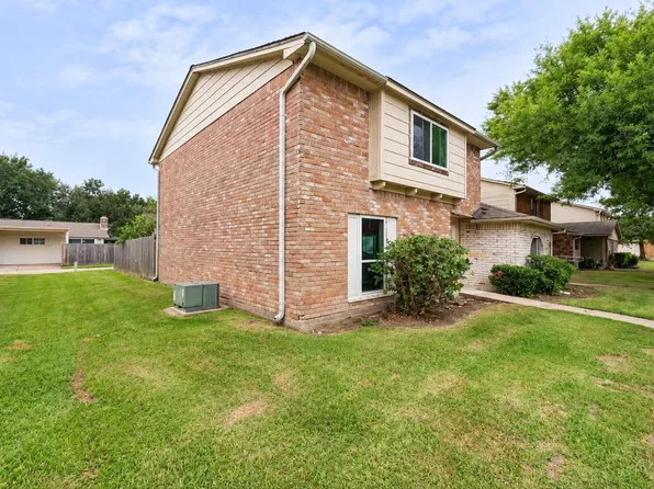 12829 Clarewood Dr, Houston, TX 77072