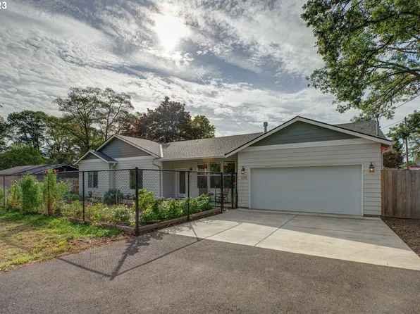 1171 Tualatin St, Saint Helens, OR 97051