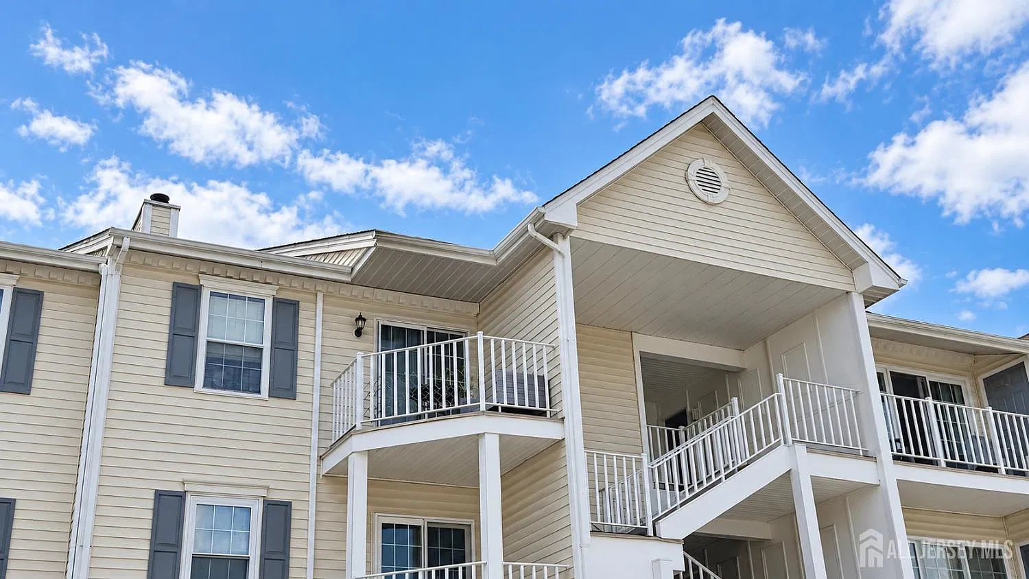 2 bed, 1.0 bath, $2,375 — Photo 2