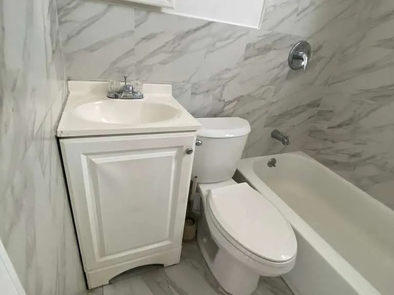 33 Tuckahoe Rd #2F — Photo 1