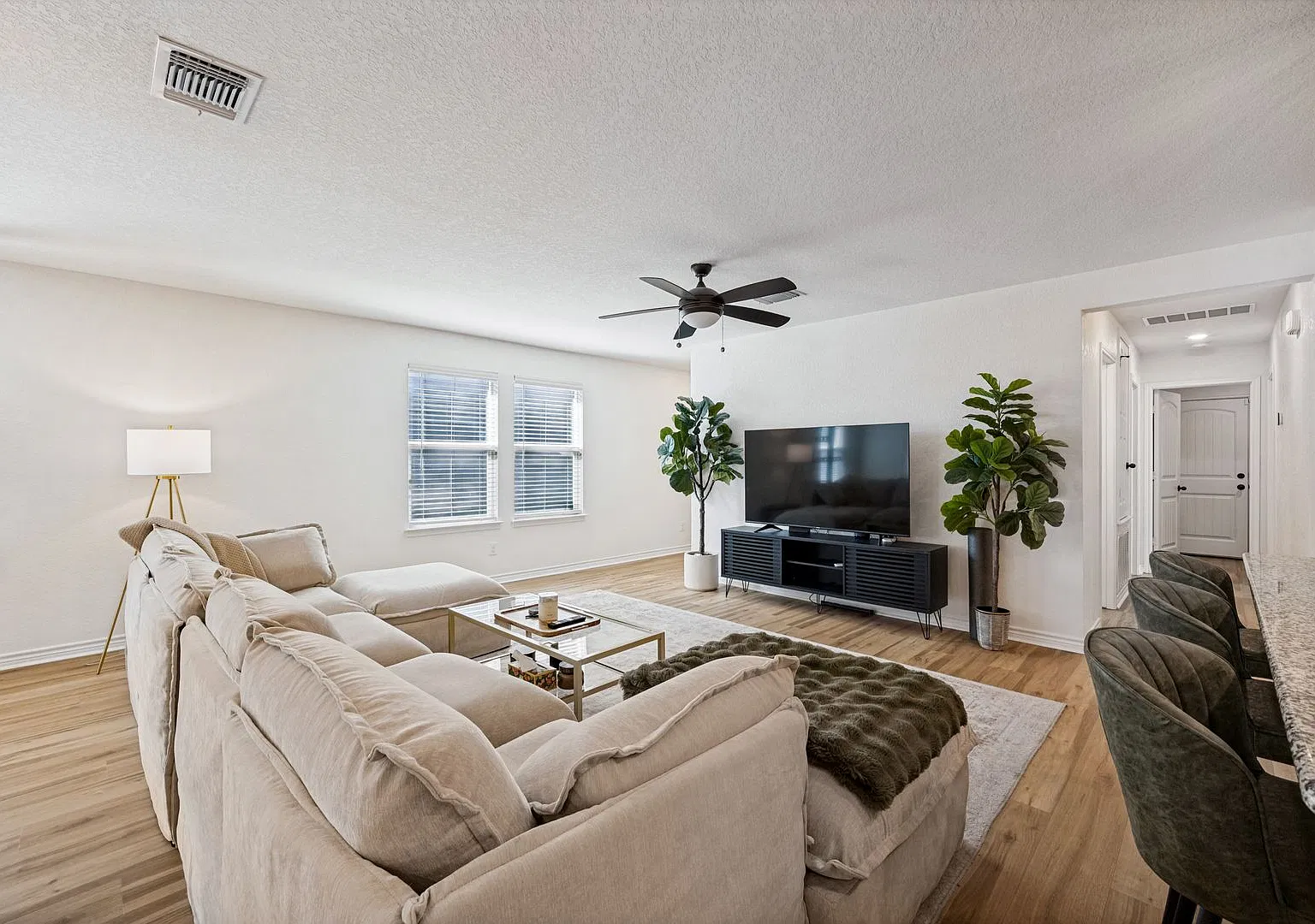 Charming 3 Bedroom Home In Stonegate — Photo 3