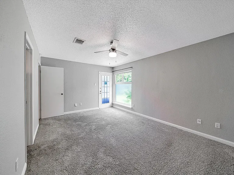 16906 Pocono Dr — Photo 34