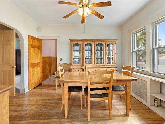 5th image of 849 Taft St