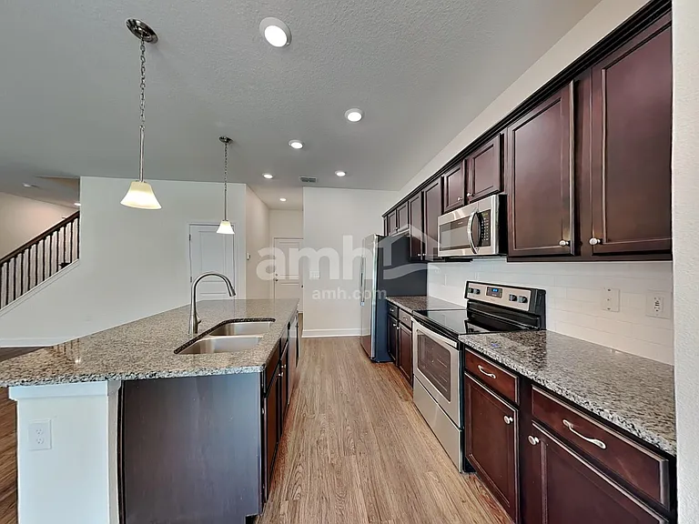 4320 Reisswood Loop — Photo 3