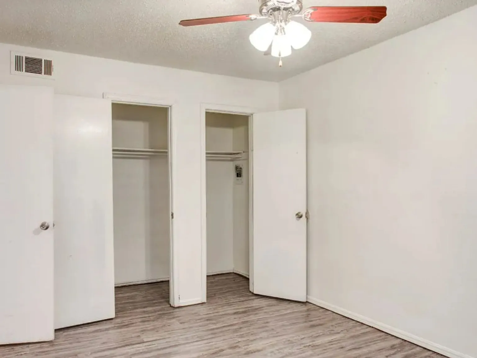Chalet Apartments — Photo 3