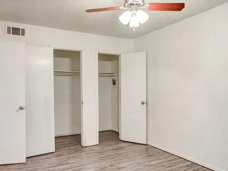 Chalet Apartments — Photo 3
