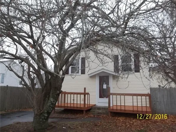 25 Pequot Ave, Warwick, RI 02889