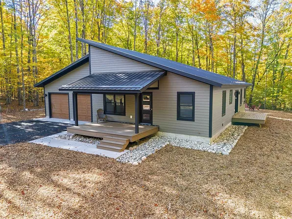 2418 Hawks Eye Dr, Bellaire, MI 49615