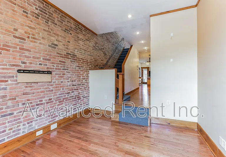 2802 E Fairmount Ave — Photo 7