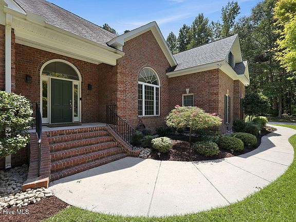 3rd image of 3807 Leaf Court