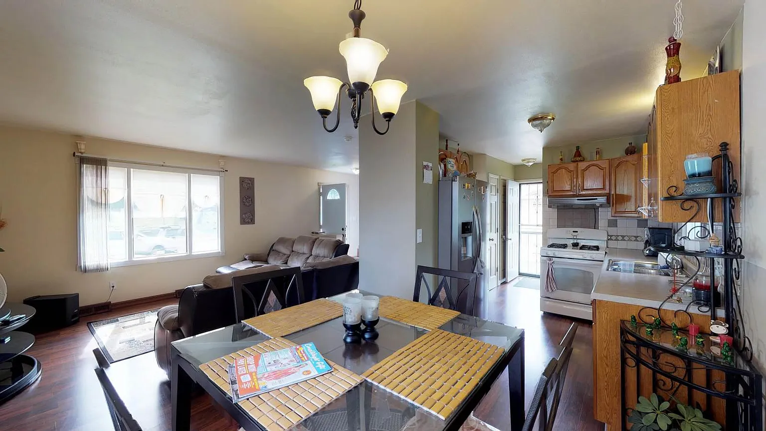 3146 N Teutonia Ave photo 1