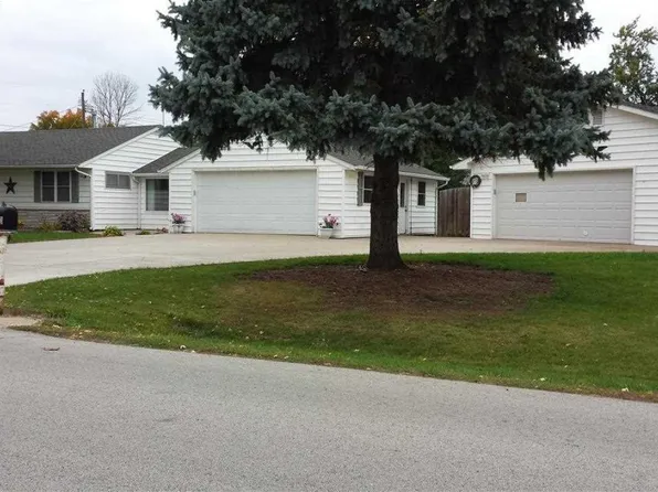 1610 Minahan Dr, Machesney Park, IL 61115