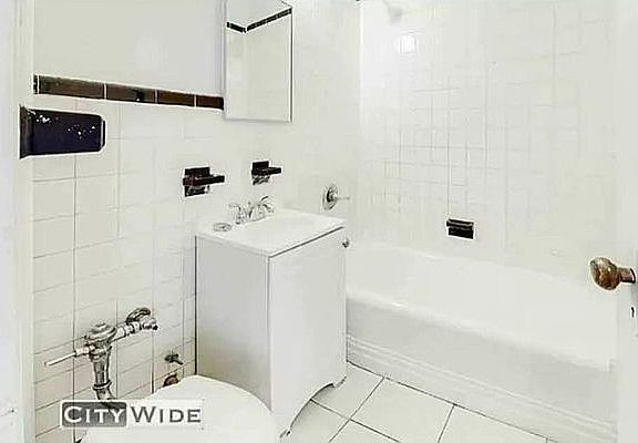 4th image of 987 1st Ave #3FE