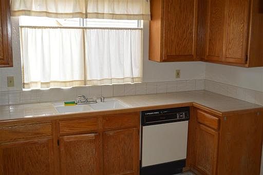 3rd image of 2394 W Loma Vista Ave