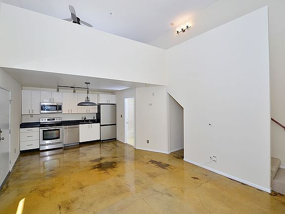 4th image of 985 Island Ave Unit 3