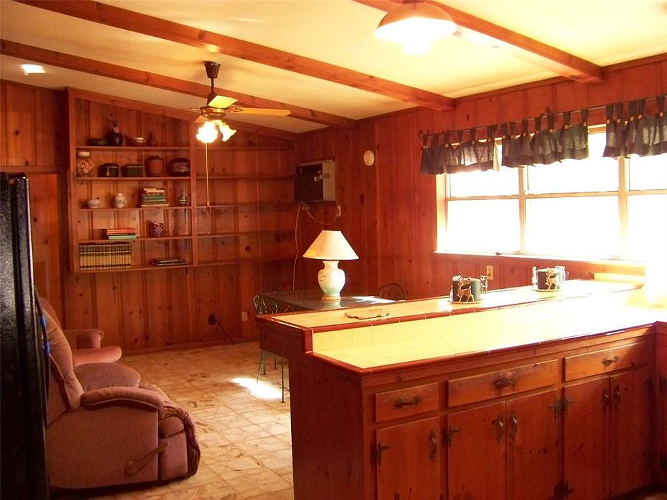 1st image of 412 Oak Dr