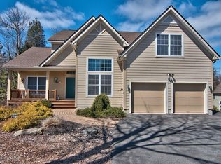 154 Skytop Rd, Pocono Pines, PA 18350