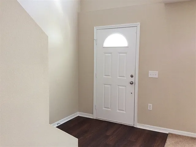 401 Blake Ave — Photo 2