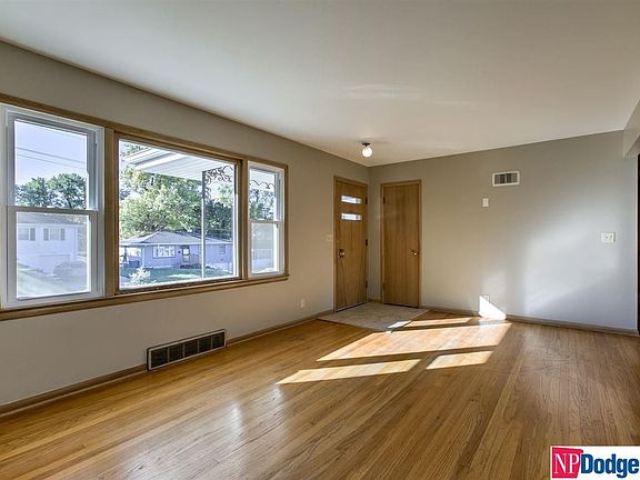 4th image of 7922 Hascall St