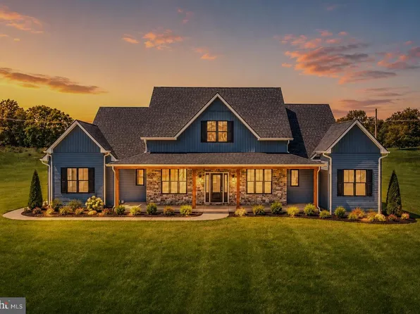 106 Oak Crest Dr, Kearneysville, WV 25430