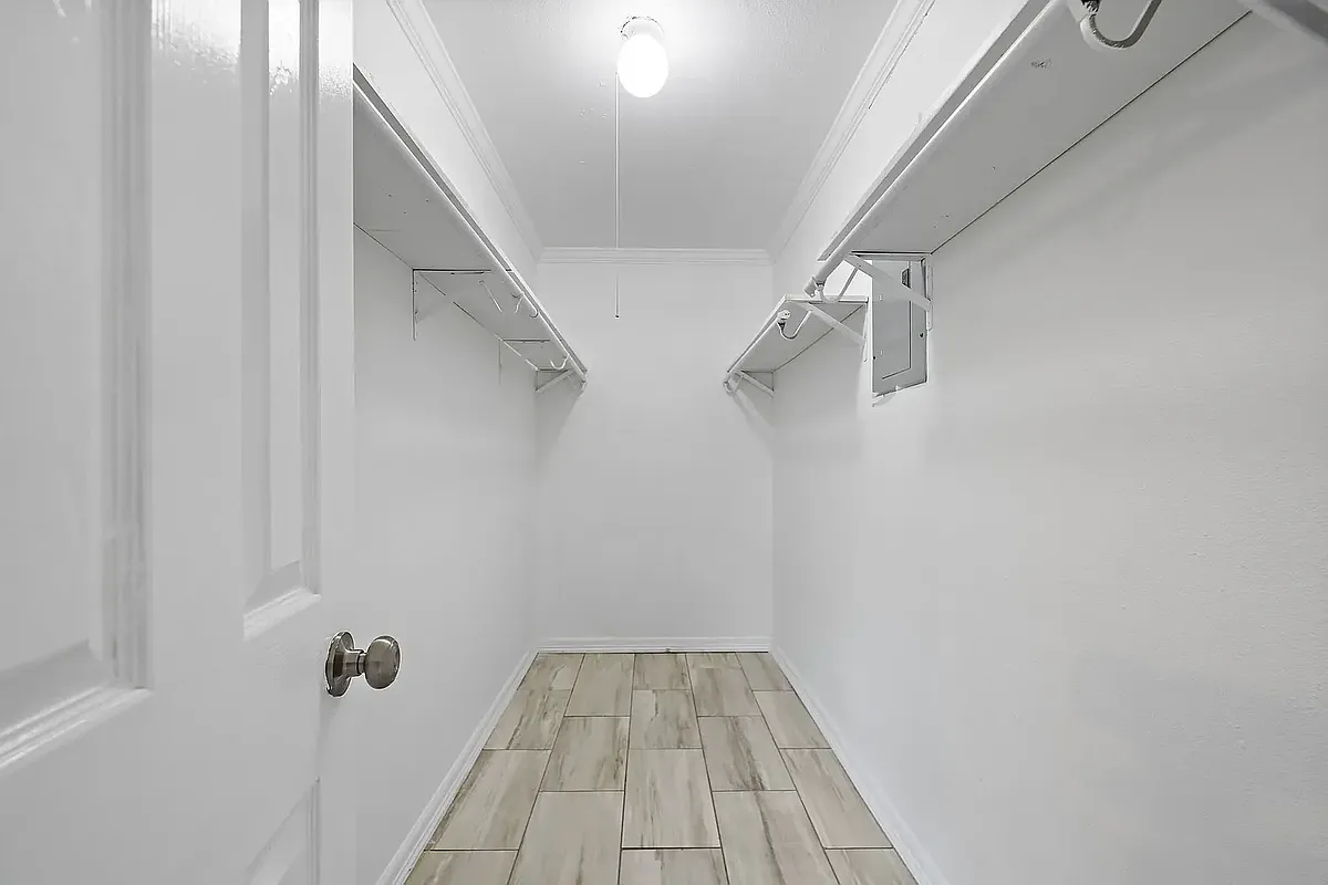Building Photo - 118 Tamarind St