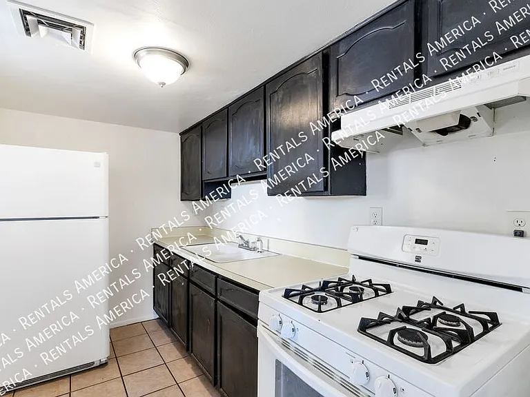 1830 E 8th St #2 — Photo 10