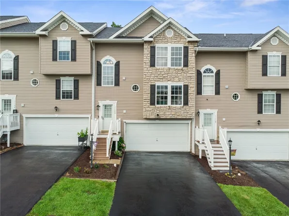 1120 Arrowhead Dr, Washington, PA 15301